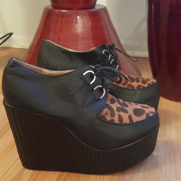Refresh wedge shoe black with animal print. - Picture 3 of 8